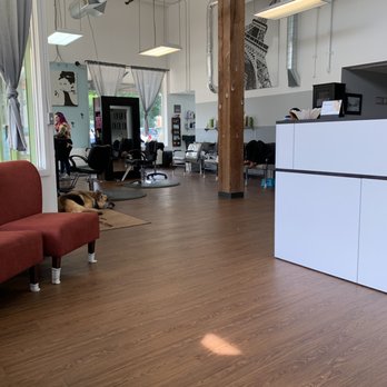 Mane Team Salon - Salon Entrance - Hair Salons Near Me - Auburn, Washington