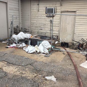 Party Concepts - this is as you enter to pickup rental items...the manager is trying, but the place is a shambles! the owners need to maintain & clean up. - Party Equipment Rentals Near Me - Memphis, Tennessee