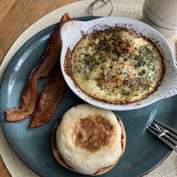 East Bay Bed & Breakfast - Bed & Breakfast Near Me - Jamestown, Rhode Island East Bay Bed & Breakfast - Bed & Breakfast Near Me - Jamestown, Rhode Island