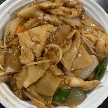 Mr China - Chicken Chow Fun or Mai Fun - Chinese Near Me - Phoenixville, Pennsylvania