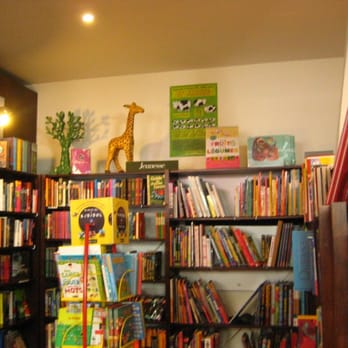 Comme un Roman - Bookstores Near Me - Paris, 75