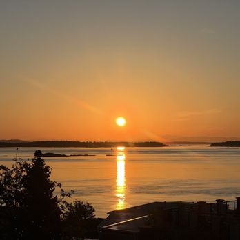 Oak Bay Beach Hotel - Sunrise from our room - Hotels Near Me - Victoria, British Columbia Oak Bay Beach Hotel - Sunrise from our room - Hotels Near Me - Victoria, British Columbia