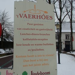 't Vaerhóes Brasserie - Bord bij de entree