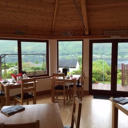 Lochview House - The breakfast room with views overlooking the loch.