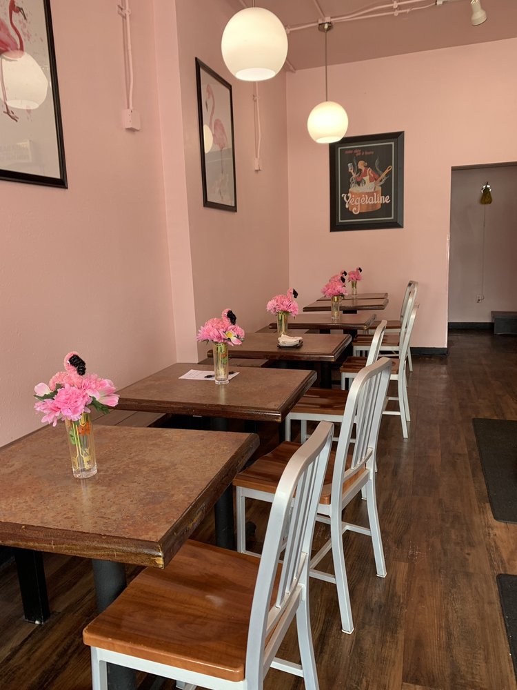 PINK FLAMINGO BAKE SHOP Updated August 2024 582 YoungstownPoland