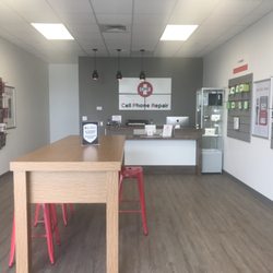 CPR Cell Phone Repair Denham Springs - Juban Crossing - CPR Cell Phone Repair CPR Denham Springs LA - Store interior