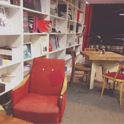 Divus Café & Library - Interior