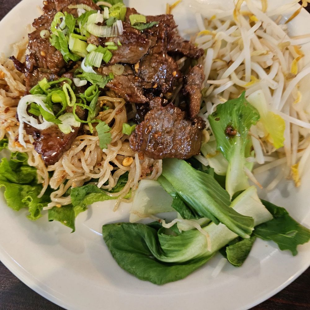 Flying Tiger Thai Restaurant - Beef with garlic noodles - Thai Near Me - Castle Hills, Texas Flying Tiger Thai Restaurant - Beef with garlic noodles - Thai Near Me - Castle Hills, Texas