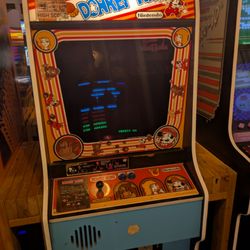 Two Plumbers Brewery + Arcade - Two Plumbers Brewery + Arcade, Saint Charles