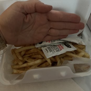 Mamma Mia Pizzeria - Soggy chewy cold  unseasoned fries - Pizza Near Me - Miami, Florida