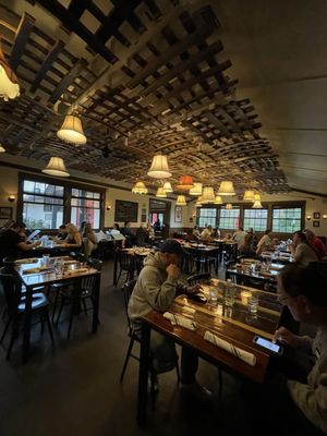 Hollywood Tavern by null