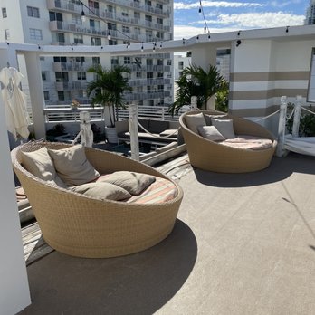 The Local House - Day beds on the roof - Hotels Near Me - Miami Beach, Florida The Local House - Day beds on the roof - Hotels Near Me - Miami Beach, Florida