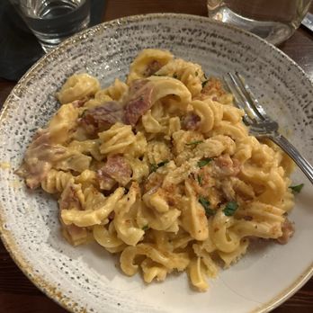 Sharps Roasthouse - Bacon Mac n Cheese - American Near Me - SeaTac, Washington