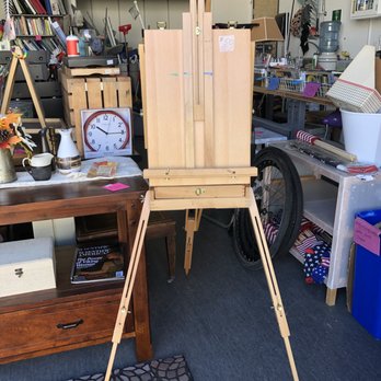 Community Mercantile - Like new folding easel for plein air painting - Thrift Stores Near Me - Davis, California