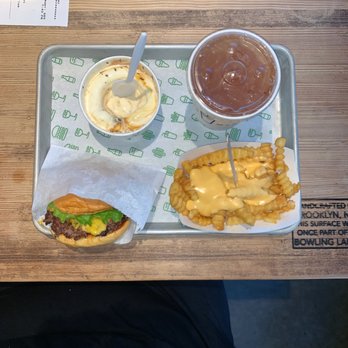 Shake Shack I-Drive - Ice Cream & Frozen Yogurt Near Me - Orlando, Florida