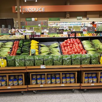 Publix - Look at the care they take displaying their fresh produce! - Grocery Near Me - Sebring, Florida