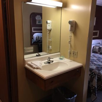 Gresham's Lake View Motel - Bathroom - Hotels Near Me - Hawley, Pennsylvania Gresham's Lake View Motel - Bathroom - Hotels Near Me - Hawley, Pennsylvania