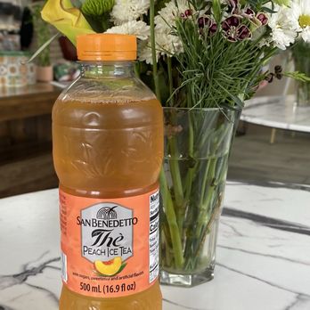Les Filles Cafe & More - Peach iced tea - Desserts Near Me - Cathedral City, California Les Filles Cafe & More - Peach iced tea - Desserts Near Me - Cathedral City, California