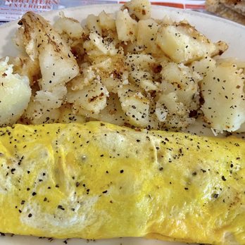 The Breakfast House - Ham and cheese omelette with a side of potatoes - Breakfast & Brunch Near Me - Kendallville, Indiana The Breakfast House - Ham and cheese omelette with a side of potatoes - Breakfast & Brunch Near Me - Kendallville, Indiana