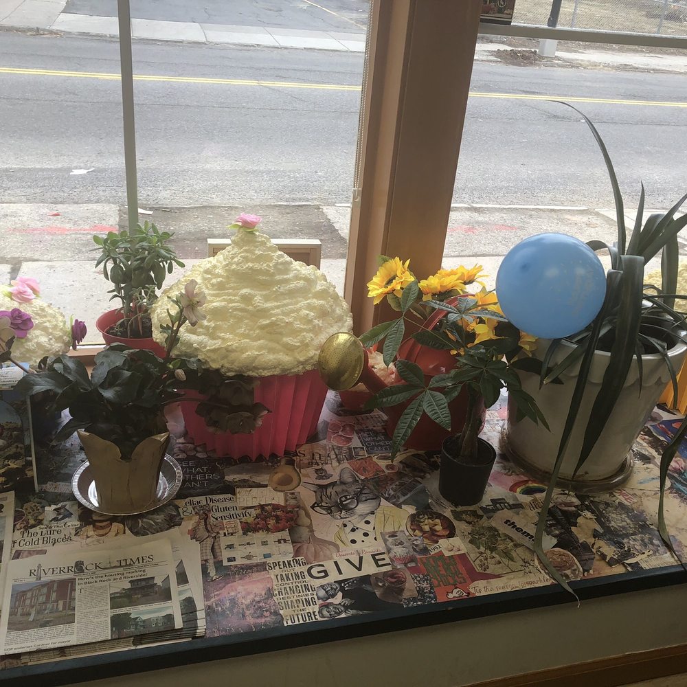 Bee Sweet Cakery - Fun window decor - Bakeries Near Me - Buffalo, New York