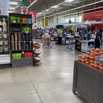 Hy-Vee - Front of the store from the fruits and veggies - Grocery Near Me - Liberty, Missouri