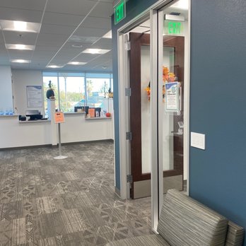 Dan Jenny Luu, MD - Lobby/waiting area - Family Practice Near Me - Vista, California Dan Jenny Luu, MD - Lobby/waiting area - Family Practice Near Me - Vista, California