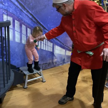 Blackstone Valley Polar Express - Assistance from the photo platform - Arts & Entertainment Near Me - Woonsocket, Rhode Island
