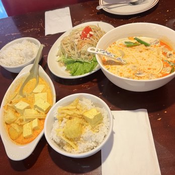 Srisiamchai Thai Restaurant - S2. Tom Ka Soup C1. Yellow Curry Papaya salad - Thai Near Me - Gresham, Oregon