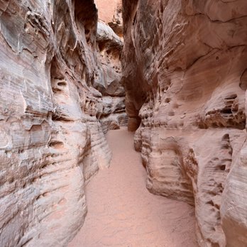 Valley of Fire State Park - The small slot canyon - Parks Near Me - Overton, Nevada