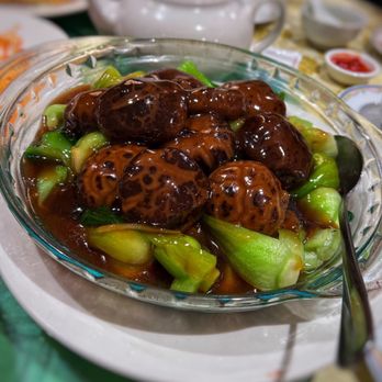 Cindys Palace - Braised Chinese LONGEVITY mushroom with bok choy - Dim Sum Near Me - Vancouver, British Columbia Cindys Palace - Braised Chinese LONGEVITY mushroom with bok choy - Dim Sum Near Me - Vancouver, British Columbia