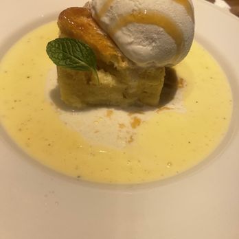 Yard House - Bread Pudding with Cr-me Anglaise - New American Near Me - Concord, California