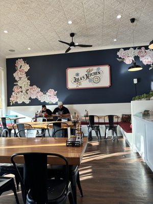 Lola’s Kitchen by null