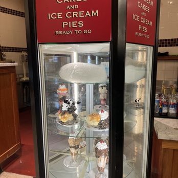 Fenton's Creamery - Ice Cream & Frozen Yogurt Near Me - Vacaville, California
