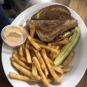 Farmhouse Restaurant - Patty melt - American Near Me - Branson, Missouri Farmhouse Restaurant - Patty melt - American Near Me - Branson, Missouri