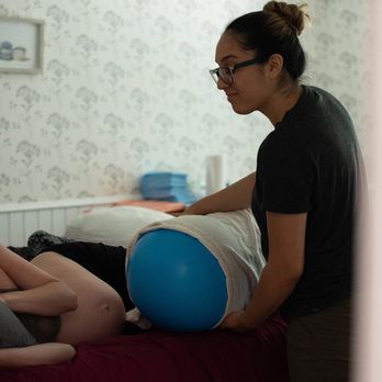 Mama Tierra Birthing - Peanut ball - Doulas Near Me Mama Tierra Birthing - Peanut ball - Doulas Near Me