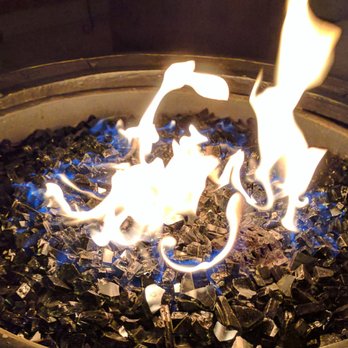 Chateau Bourbon - Outside patio fire. - Bed & Breakfast Near Me - Louisville, Kentucky