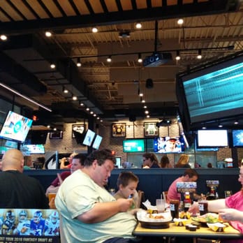 Buffalo Wild Wings - Friday night out with the wife - American Near Me - North Smithfield, Rhode Island