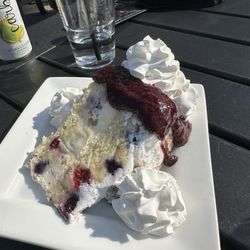 Legends Bar & Grill - Berry dessert