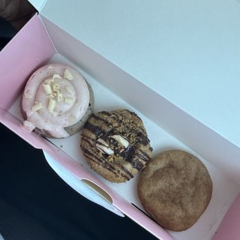 Crumbl - Baton Rouge - Bakeries Near Me - Baton Rouge, Louisiana Crumbl - Baton Rouge - Bakeries Near Me - Baton Rouge, Louisiana