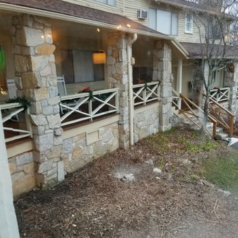 Echo Mountain Inn - Deck - Hotels Near Me - Hendersonville, North Carolina