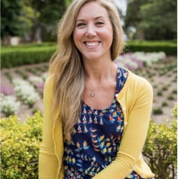 Professional headshot by Amber Fallon Photo