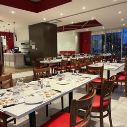 Qaisar's - Dining room photo