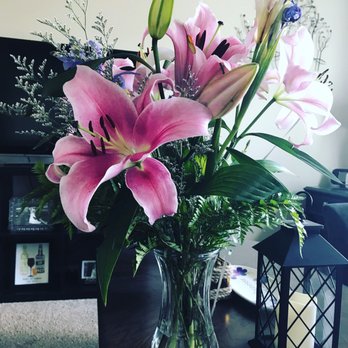 Laura's Flowers - Florists Near Me - Aurora, Illinois Laura's Flowers - Florists Near Me - Aurora, Illinois