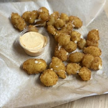 Goose Island Brewing Company - Cheese curds - Breweries Near Me - Chicago, Illinois Goose Island Brewing Company - Cheese curds - Breweries Near Me - Chicago, Illinois