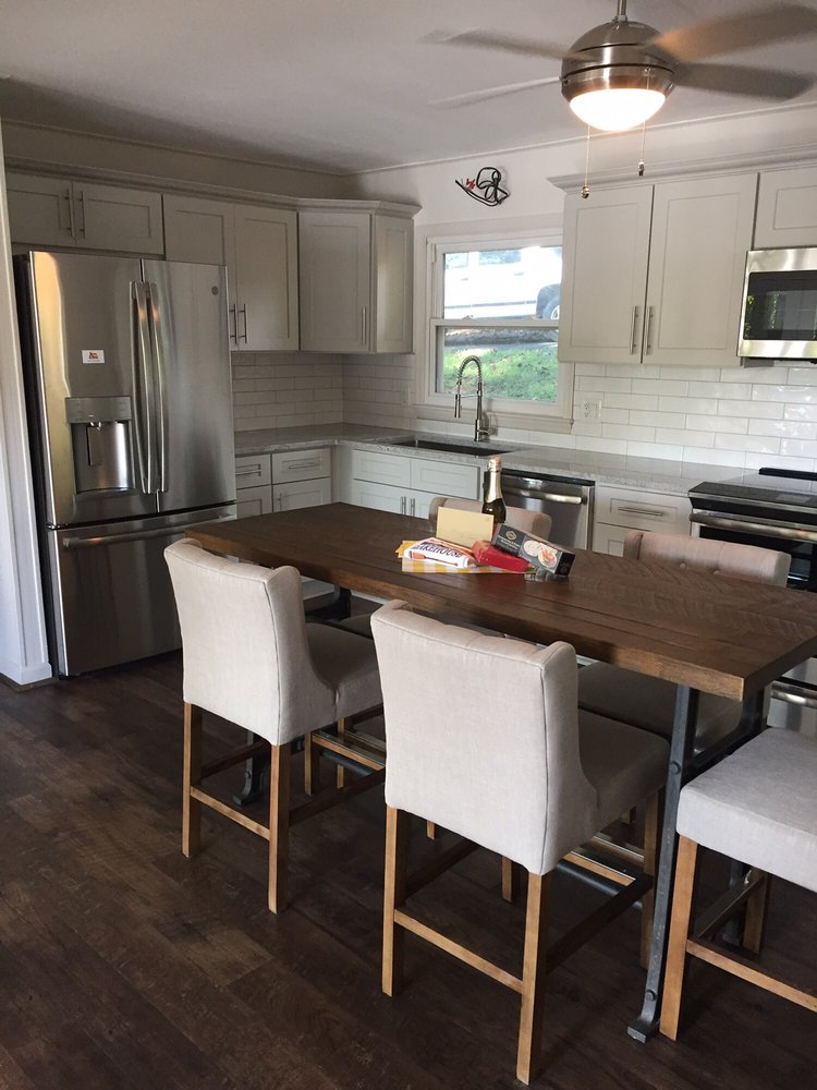 A LEVEL ABOVE CONSTRUCTION Updated May 2024 12 Photos 890 Long