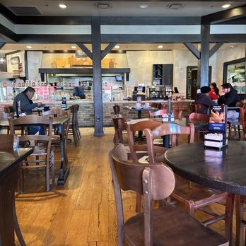 la Madeleine - Dining room - Bakeries Near Me - Albuquerque, New Mexico