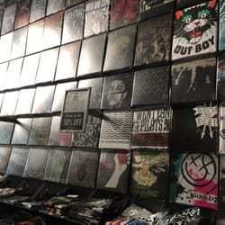 Hot Topic - Lots of things, but lighting is horrible...