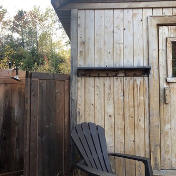 Spa le Geyser - Shower by the sauna - Day Spas Near Me - Labelle, Quebec