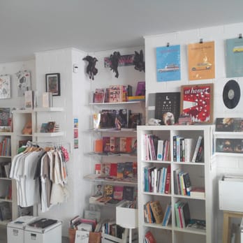 El Armadillo Ilustrado - Bookstores Near Me - Zaragoza, Z