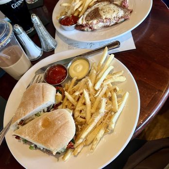 McCormick's Pub & Restaurant - Brie and Veggie - Irish Near Me - Wayzata, Minnesota